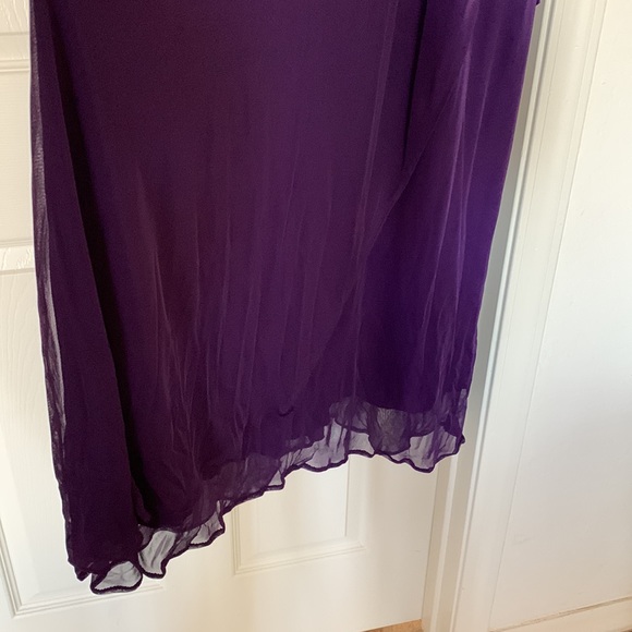 Stunning purple ball gown size large perfect for Prom Wedding or any gala event - Picture 3 of 11